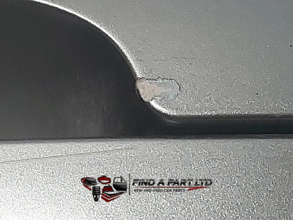 2003 Holden Commodore VY - Right Rear Exterior Door Handle PN: 92085573
