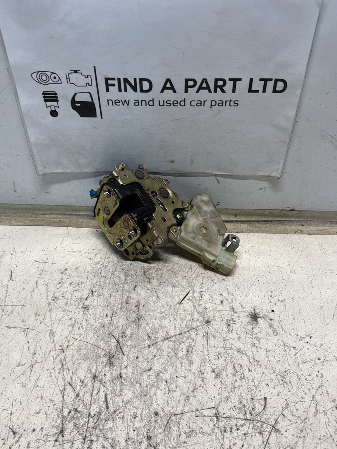 2000-2005 Nissan Bluebird Sylphy- Left Front Lock Mechanism PN: