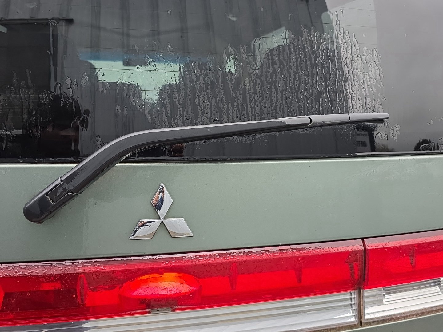 2007 Mitsubishi Delica CV5W - Rear Wiper Arm PN: