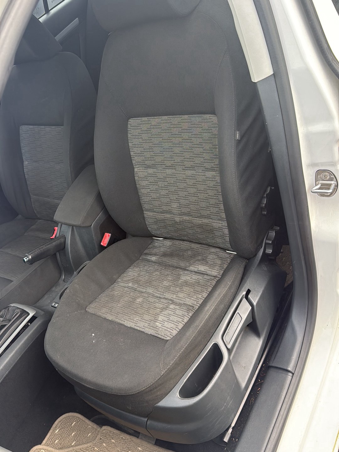 2012-2020 Skoda Octavia 5E - Left Front Seat PN: