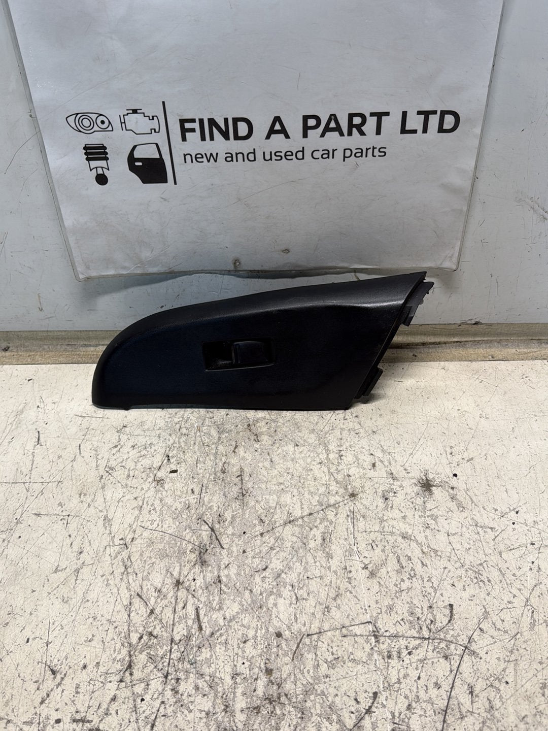2000-2005 Nissan Bluebird Sylphy- Left Front Window Switch PN: