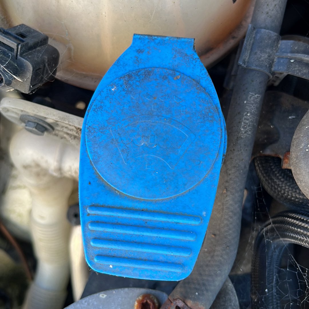 Jun 2004 to Dec 2015- Volkswagen Golf Mk5 Mk6- Washer Bottle- Non H/Lamp Washer Type, Single Pump