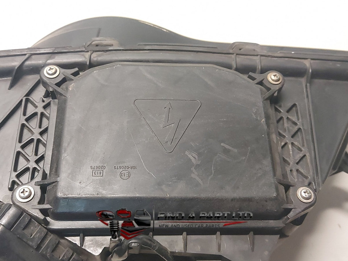 2004 Subaru Legacy BL - Right Headlight PN: 100-20791 100-20794 100-20792