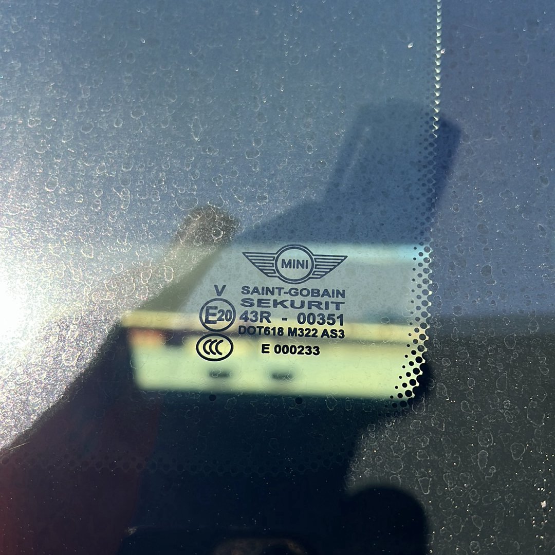 2008-2014 MINI Cooper R55 WMWML320X0TM93432 - Right Rear Side Glass PN:
