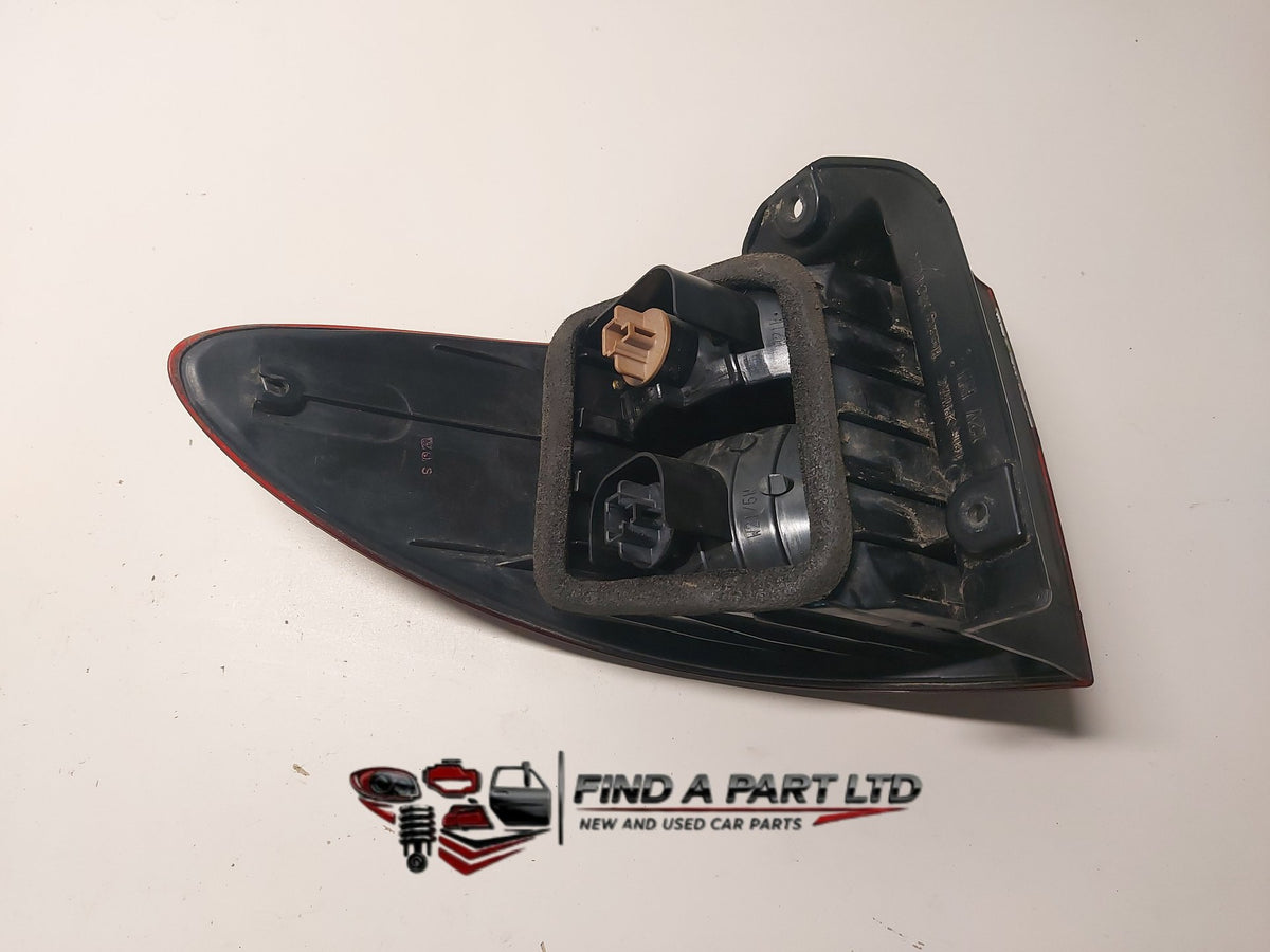 2002 Toyota Previa - Right Taillight PN: ICHIKOH 28-142