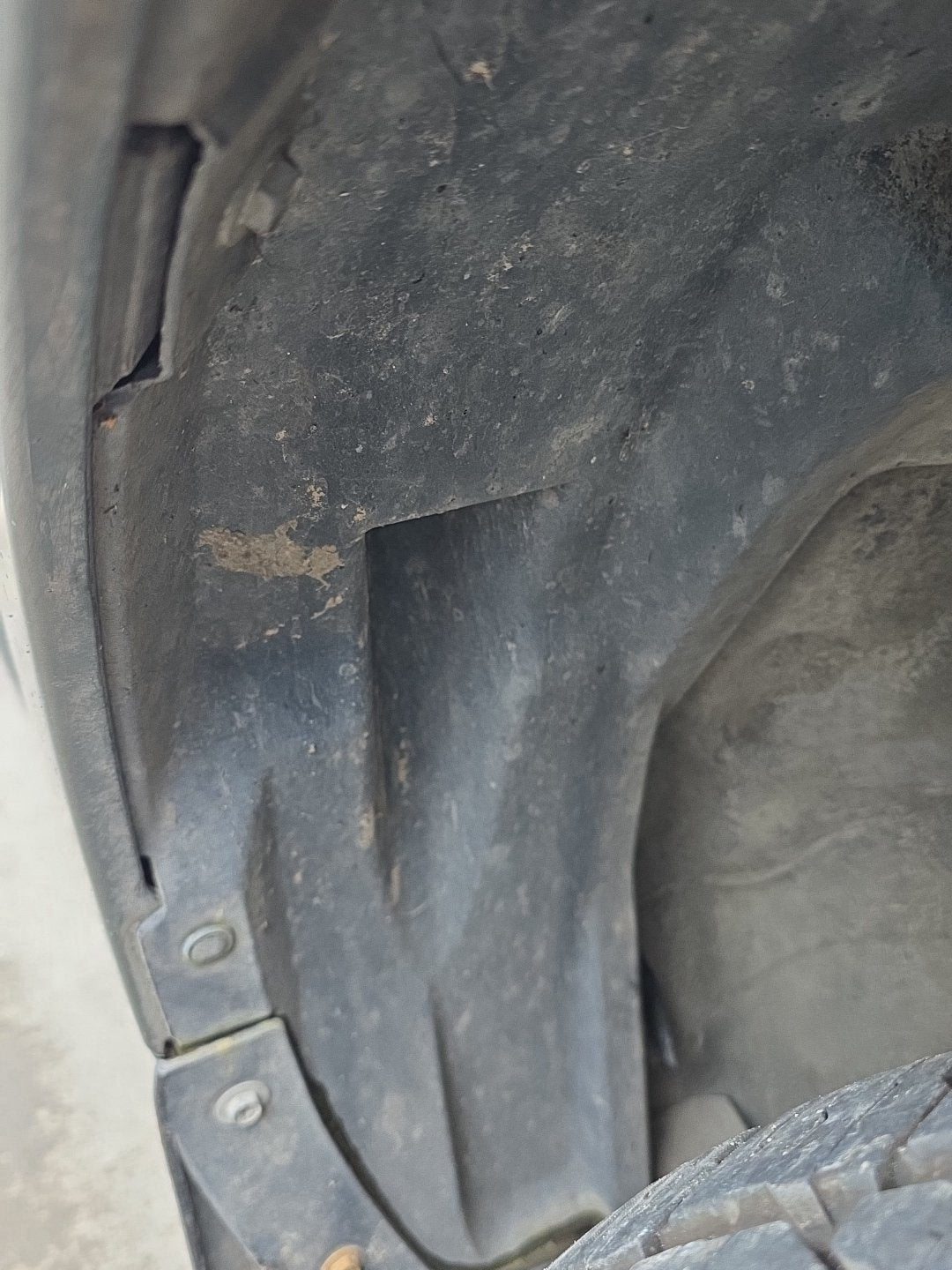 2007 Mitsubishi Delica CV5W - Right Front Guard Liner PN:
