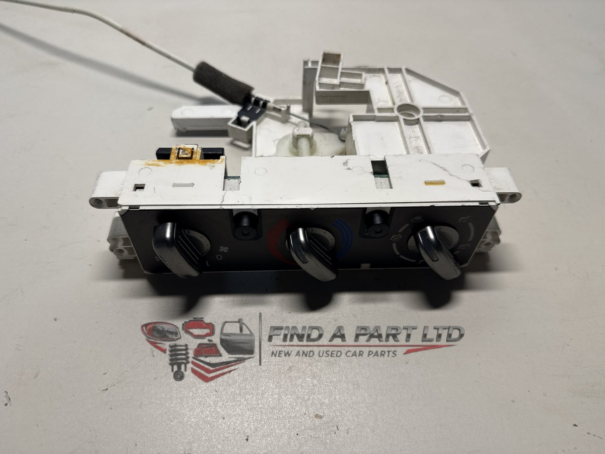 2006 Nissan X-Trail T30 - Heater/AC Controls PN:
