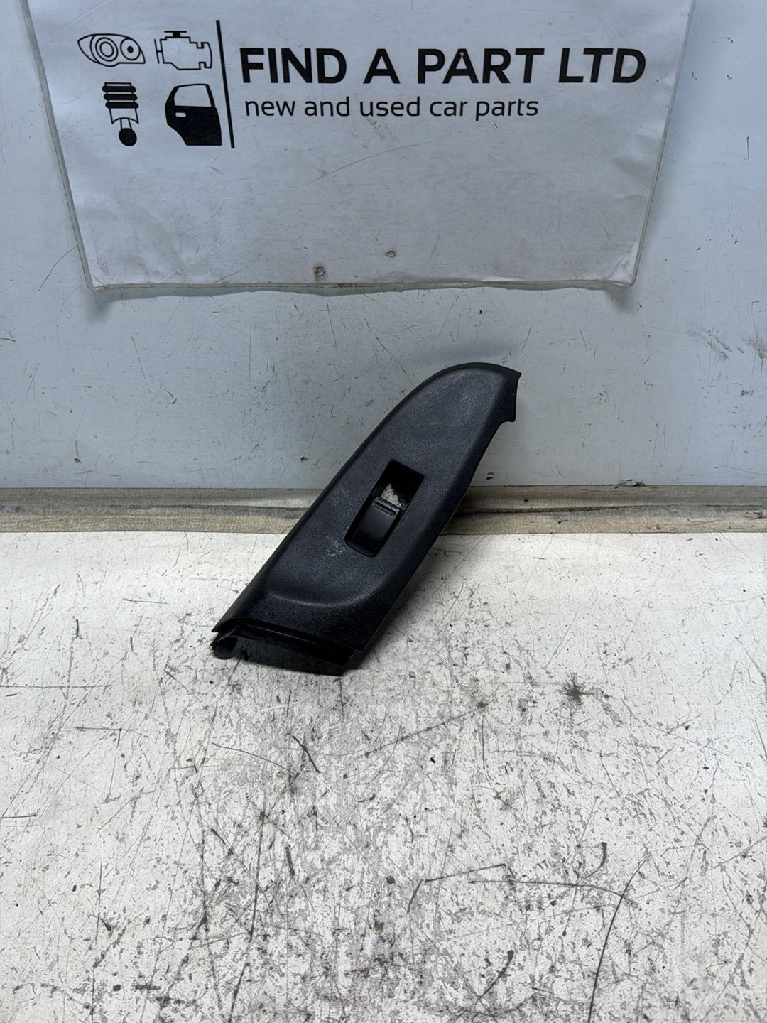 2000-2005 Nissan Bluebird Sylphy- Right Rear Window Switch PN: