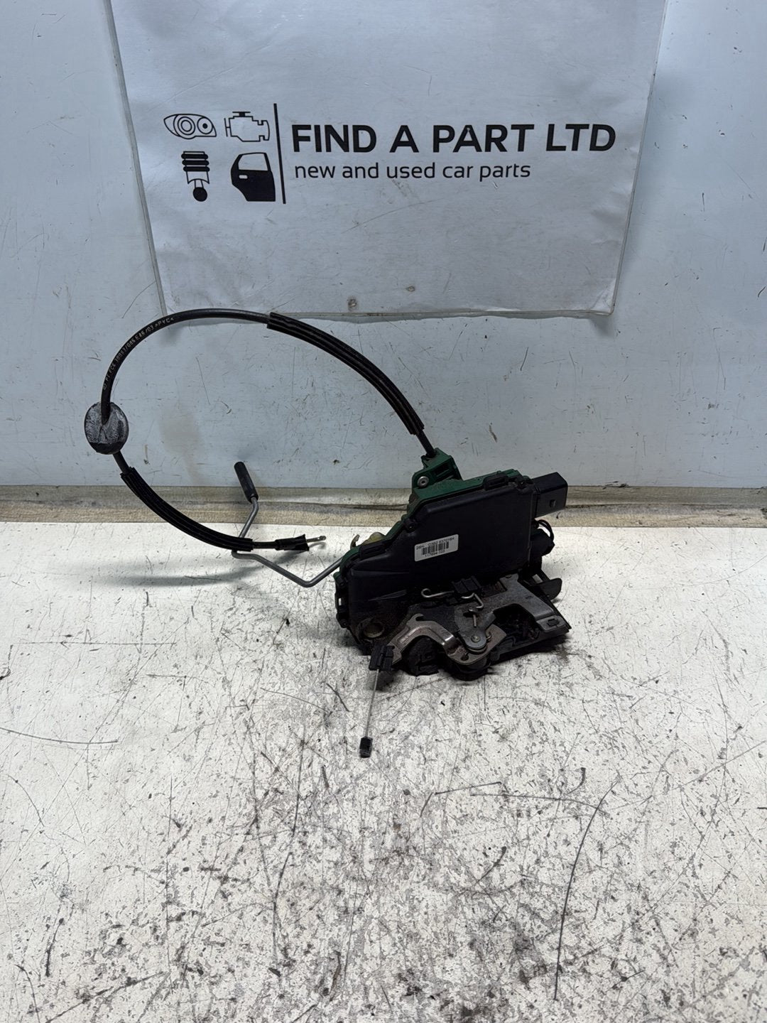 2001-2006 Volkswagen Passat- Right Front Lock Mechanism PN: