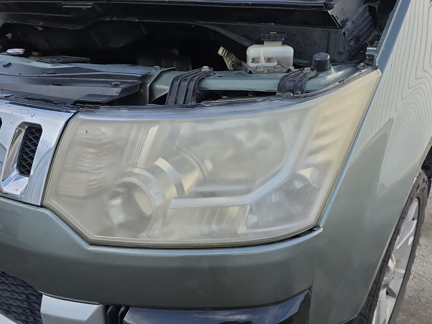 2007 Mitsubishi Delica CV5W - Left Headlight PN: 100-87918