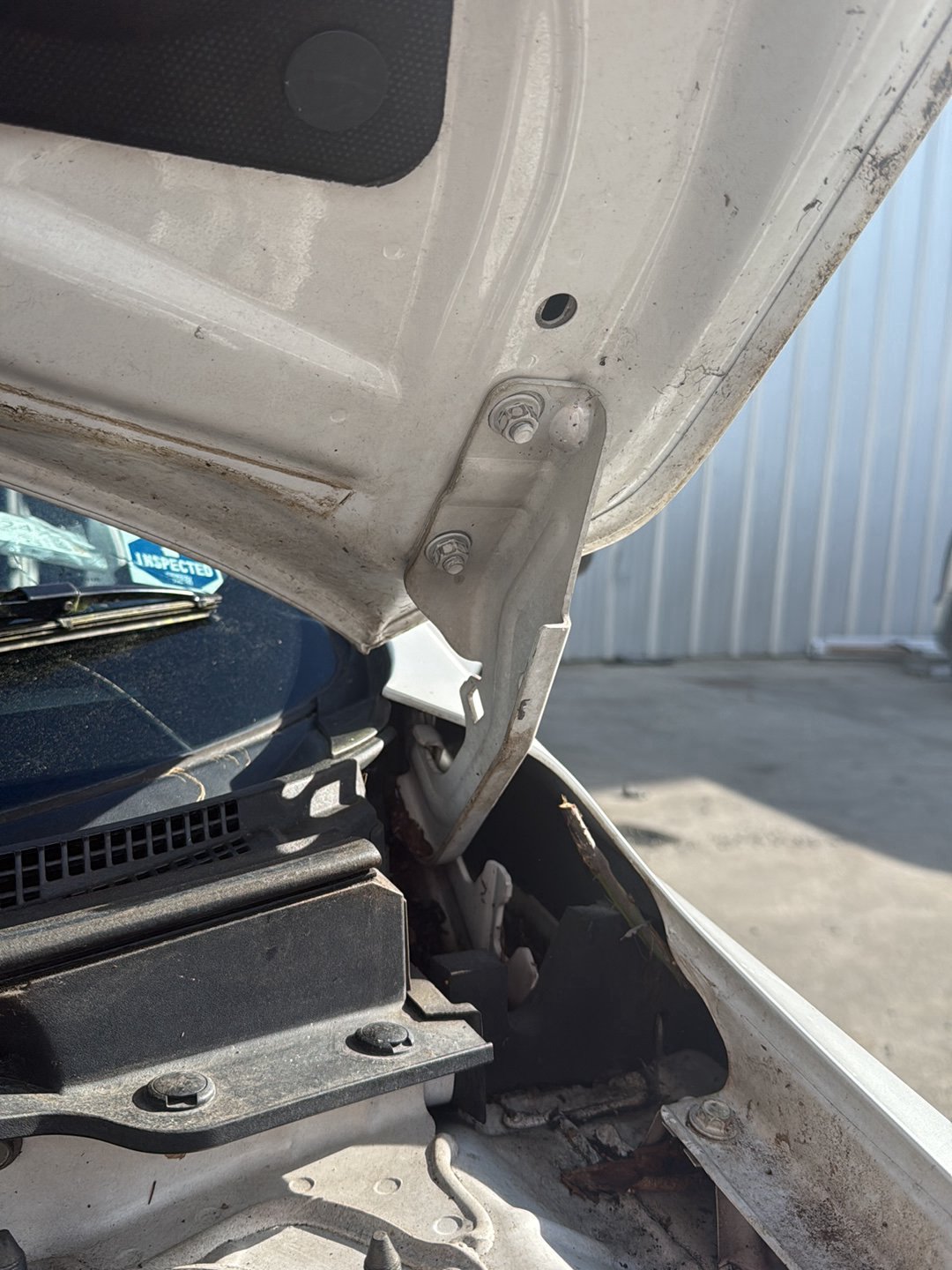 2004-2012 Mitsubishi Galant DJ CY4A - Left Bonnet Hinge PN: