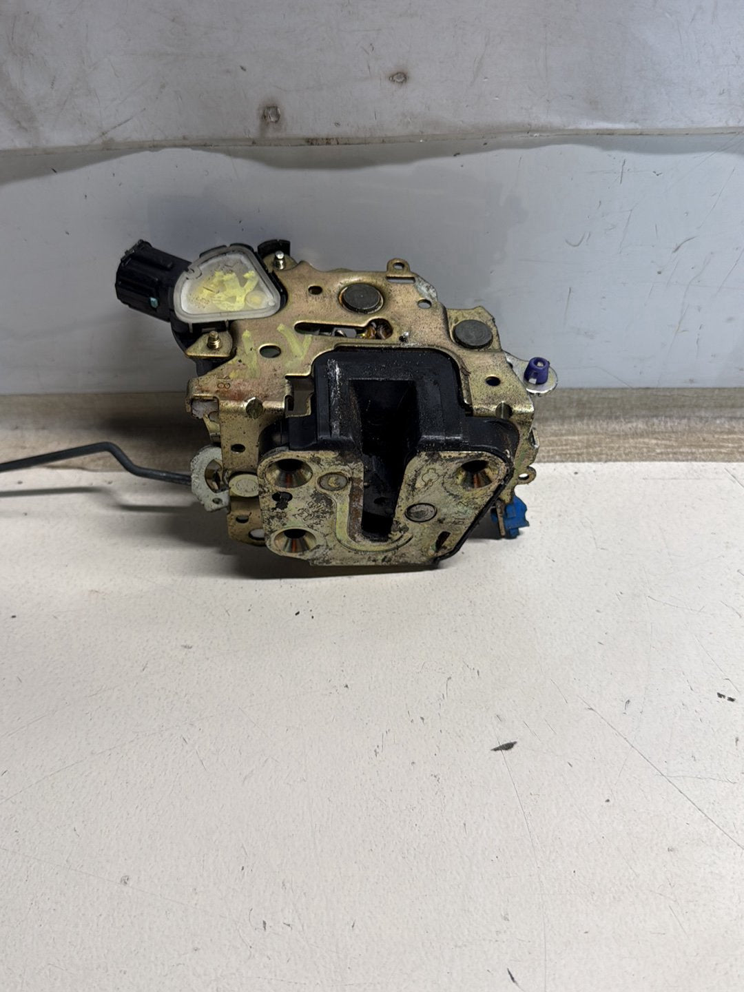2000-2005 Nissan Bluebird Sylphy- Right Front Lock Mechanism PN: