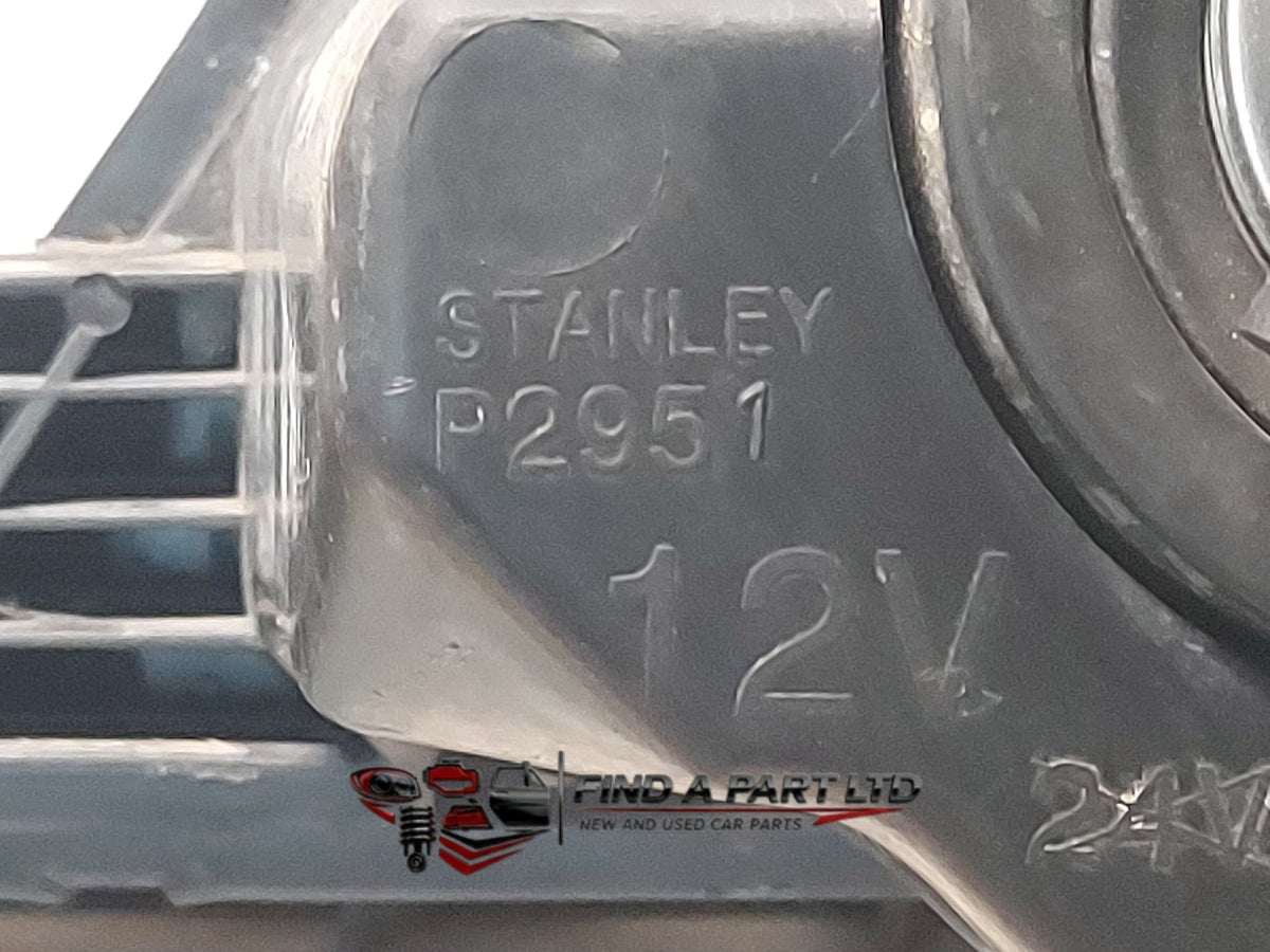 2007 Mazda Axela BK - Right Headlight PN: P2951