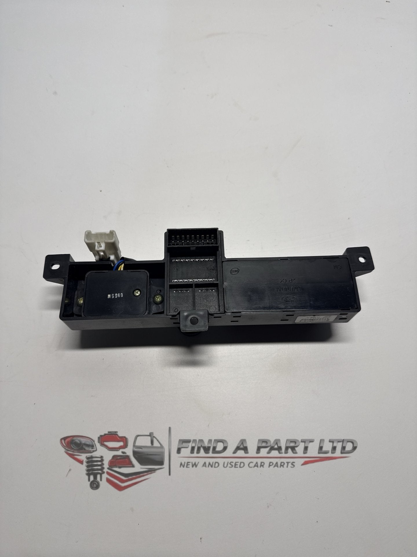 2005-2013 Hyundai Santa Fe - Right Front Seat Switch PN: