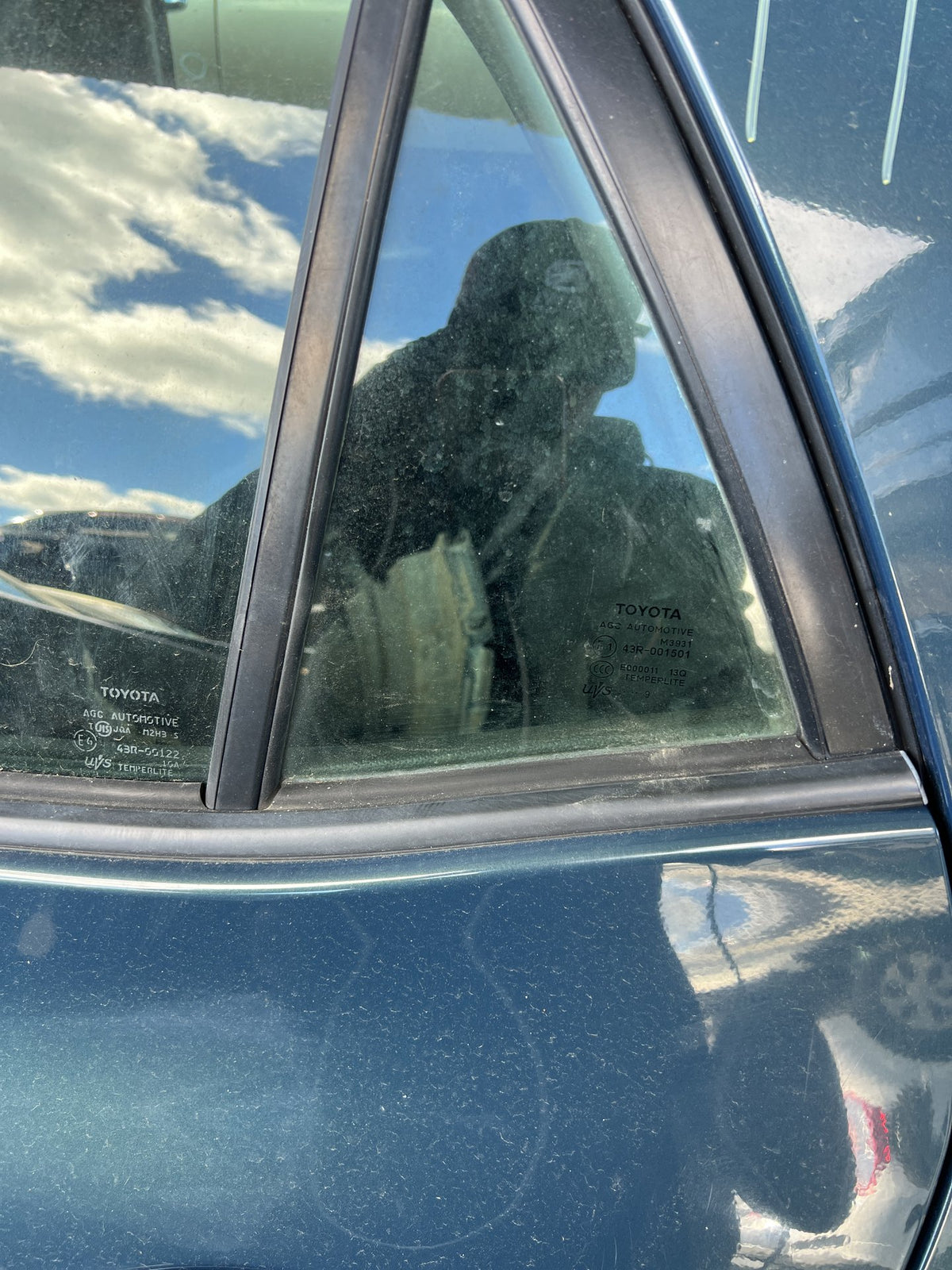 2009 Toyota Corolla JTNKU56E00109575 - Left Rear Quarter Door Glass PN: M3931