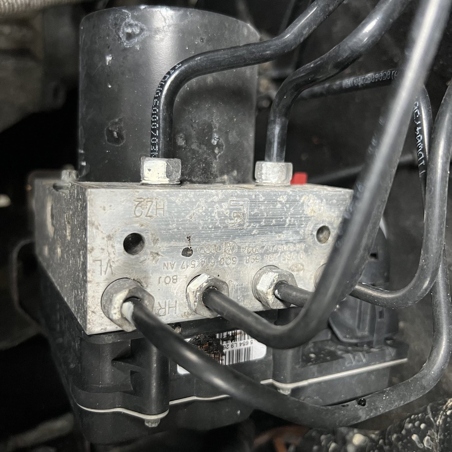 2005-2009 Volkswagen Polo MK4 - 9A 9N WVWZZZ9NZ9U020854 - Anti-lock Braking System Pump/Modulator PN: