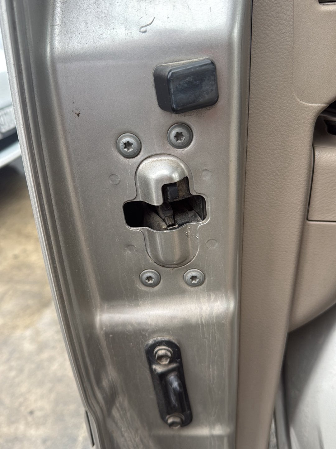 2003-2011 Toyota Raum Z20 NCZ20 - Right Rear Lock Mechanism PN: