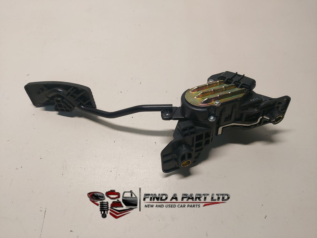 2006 Mitsubishi Colt Z2*W - Accelerator Pedal PN: APM30-008, 5Z23-0323