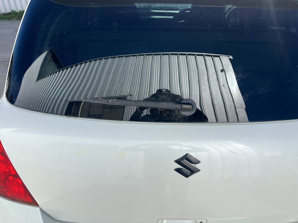 2006 Suzuki Swift ZC31S - Tailgate Shell PN: