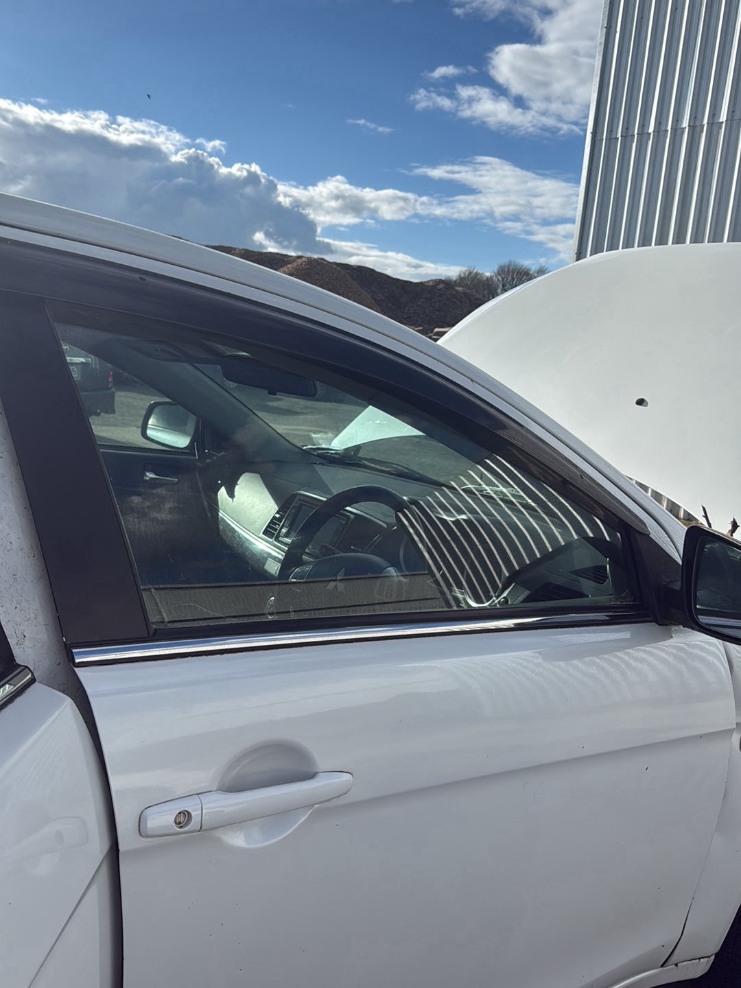 2004-2012 Mitsubishi Galant DJ CY4A - Right Front Door Window PN: