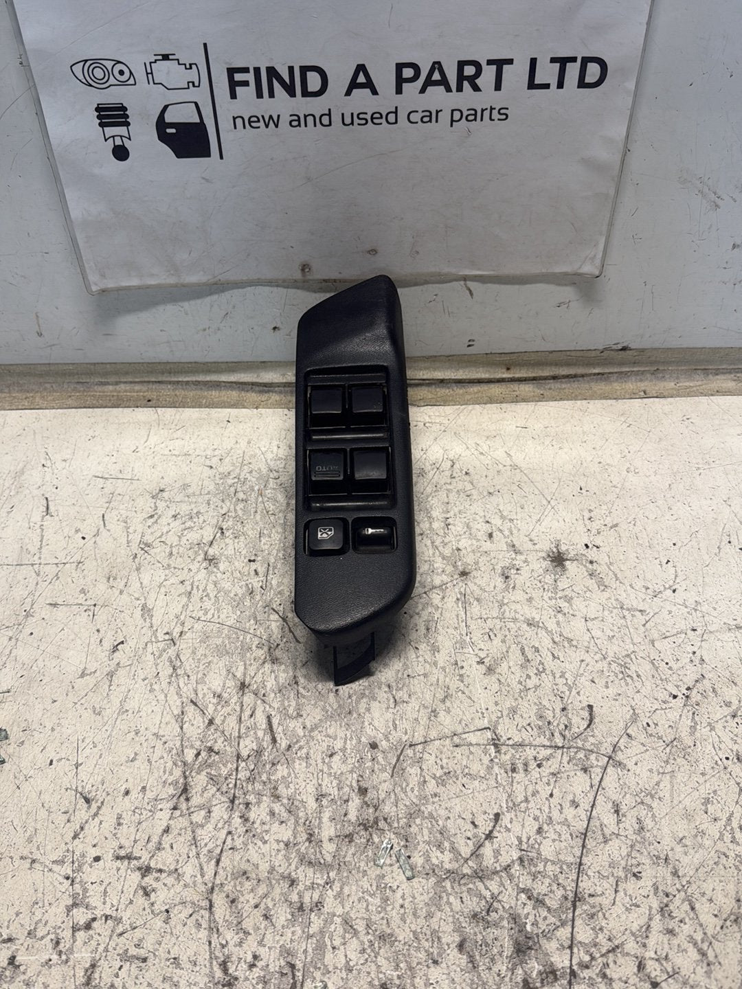 1995-2002 Nissan Primera P11 - Right Front Master Power Window Switch PN: