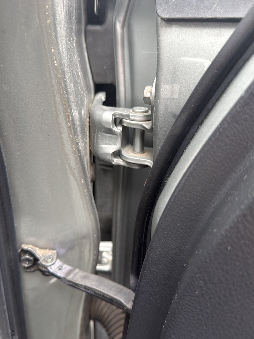2009-2017 Toyota Wish ZGE20 - Right Front Door Top Hinge PN: