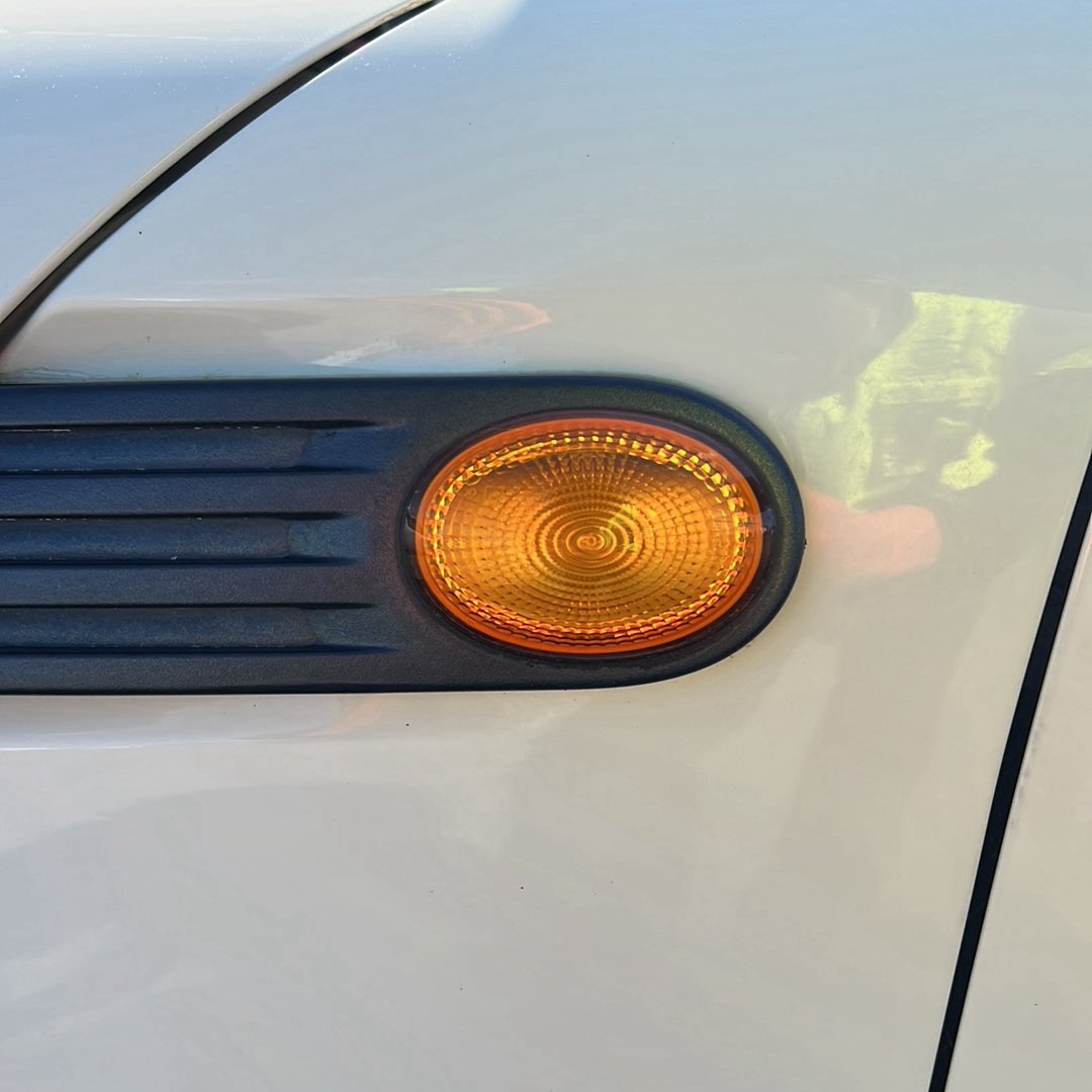 2008-2014 MINI Cooper R55 WMWML320X0TM93432 - Left Indicator PN: