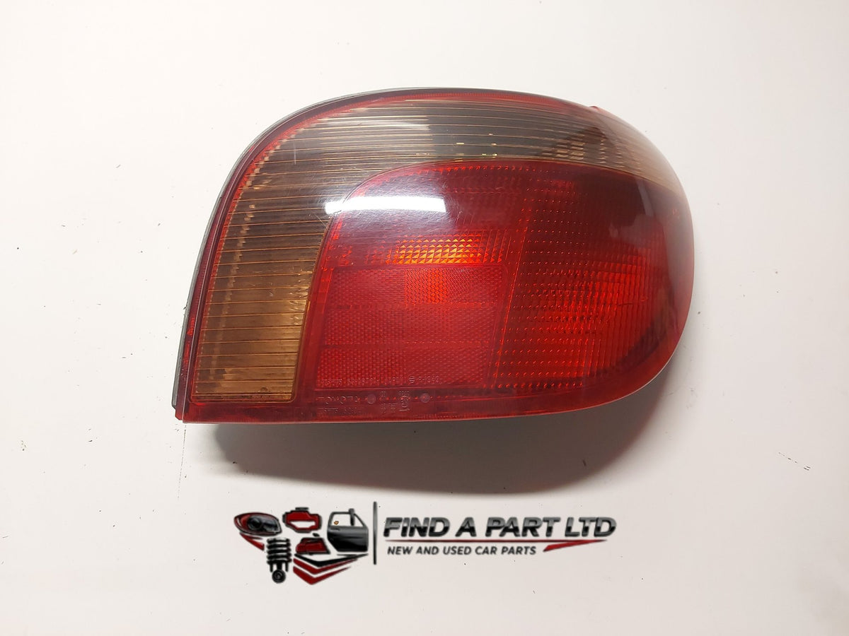 2002 Toyota Vitz P10 - Right Taillight PN: 53-08701, 52-041