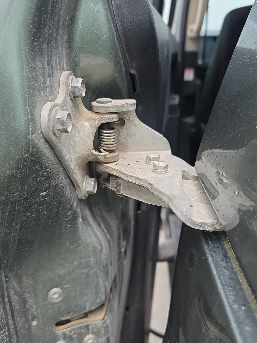 2007 Mitsubishi Delica CV5W - Left Side Door Middle Rollers PN: