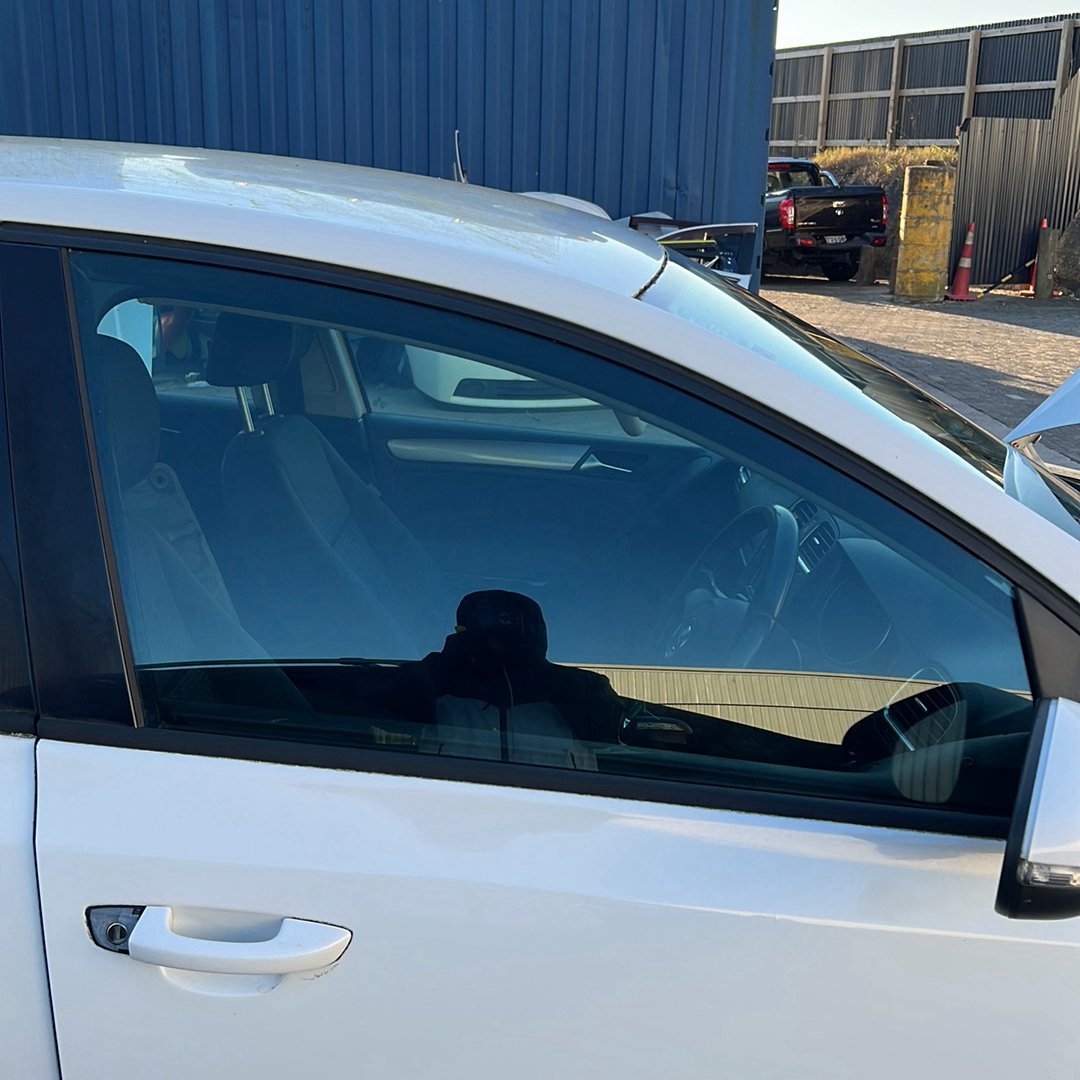 Oct 2008 to Mar 2013- Volkswagen Golf Gen 6 Hatchback 5 Door- Right Front Door Window