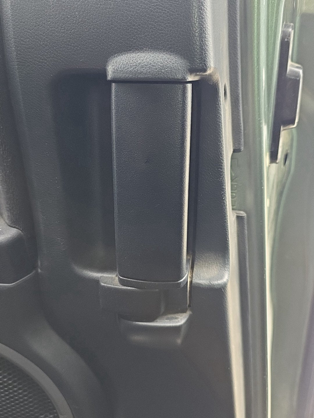 2007 Mitsubishi Delica CV5W - Left Rear Door Interior Handle PN:
