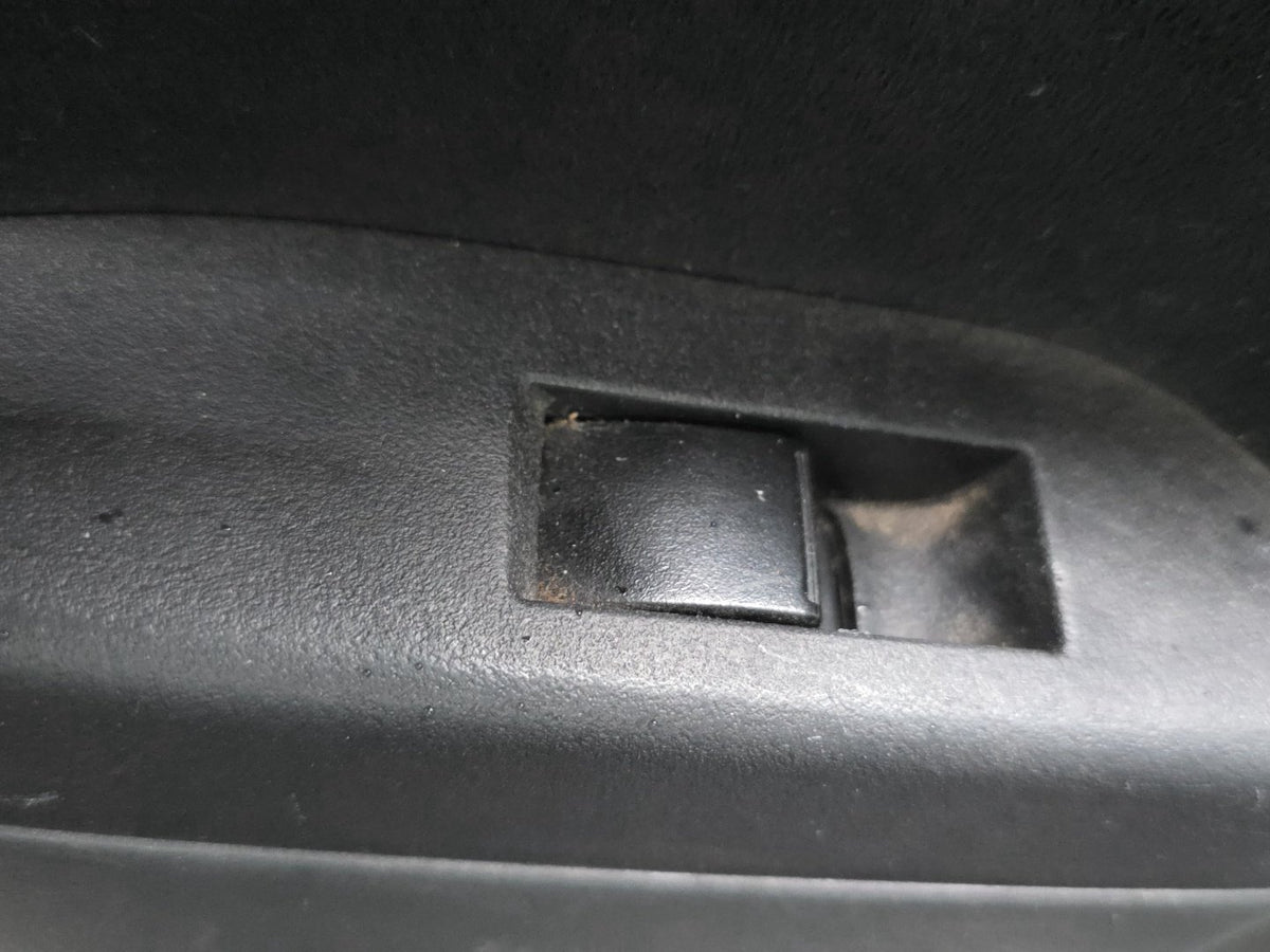 2007 Mitsubishi Delica CV5W - Left Rear Window Switch PN: