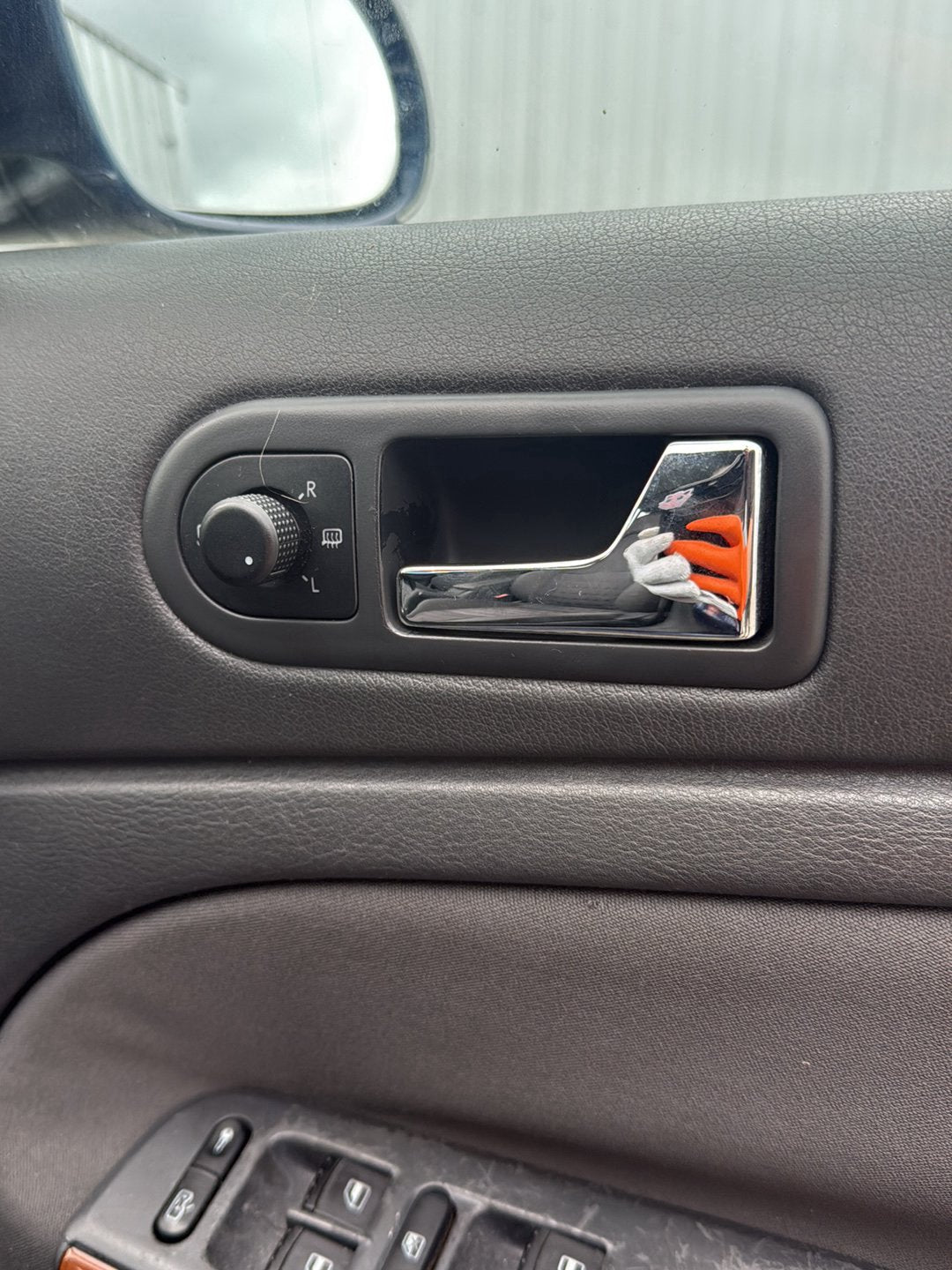 1998-2005 Volkswagen Passat- Right Front Door Interior Handle PN: