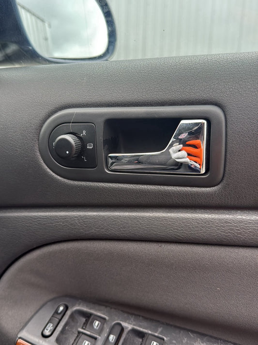 1998-2005 Volkswagen Passat- Right Front Door Interior Handle PN: