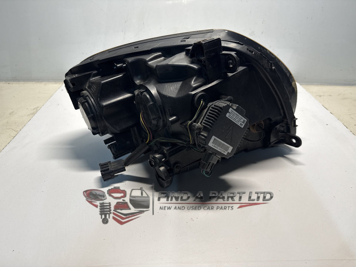 2005 Nissan Skyline V35 - Right Headlight PN: 1746