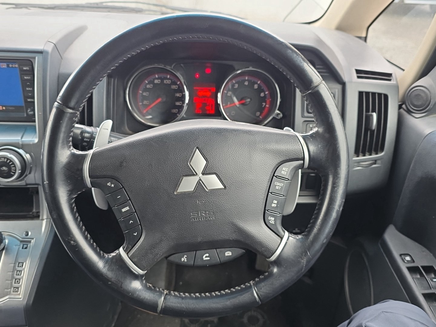 2007 Mitsubishi Delica CV5W - Steering Wheel PN:
