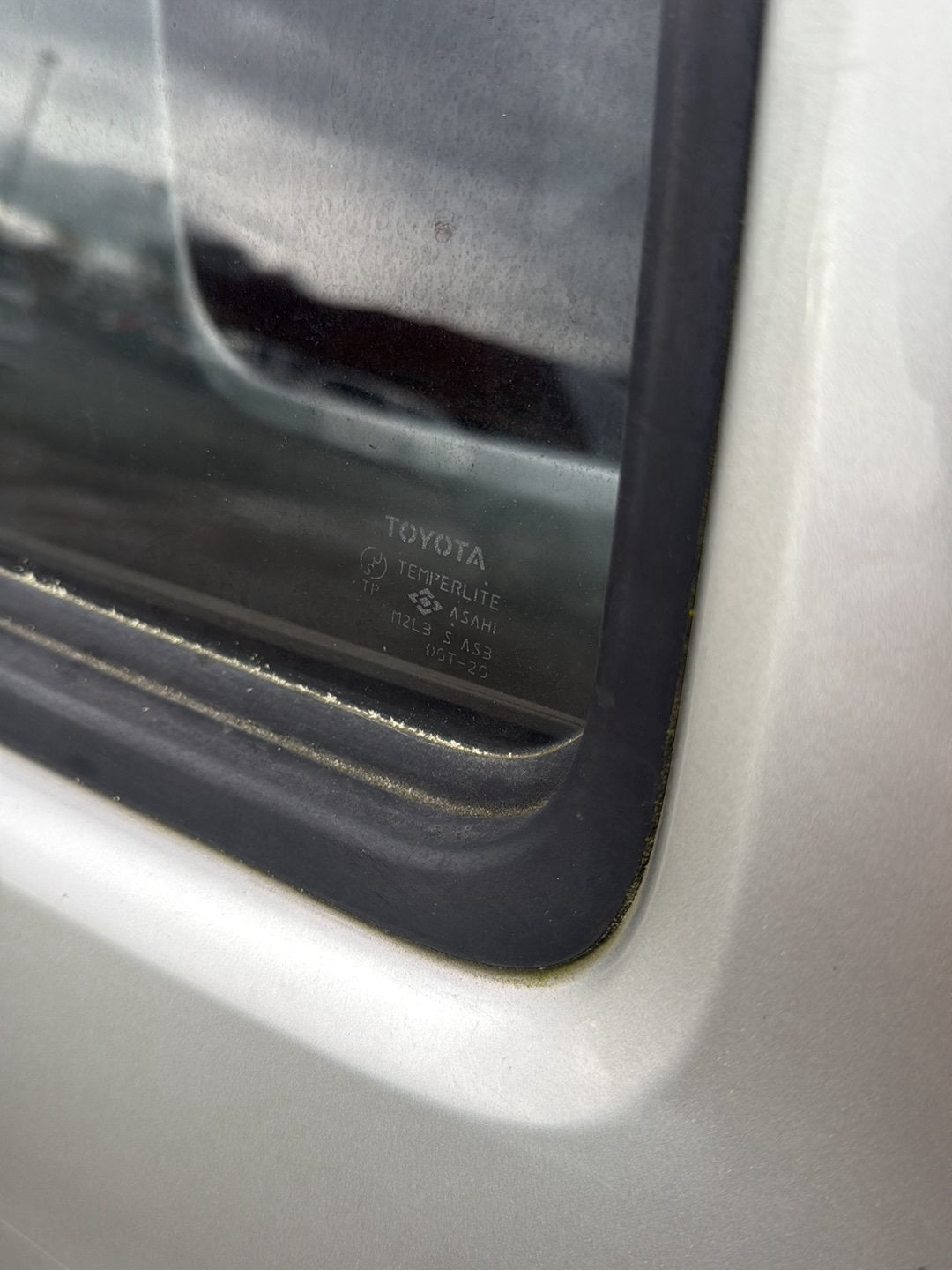 2003-2011 Toyota Raum Z20 NCZ20 - Left Rear Quarter Door Glass PN: