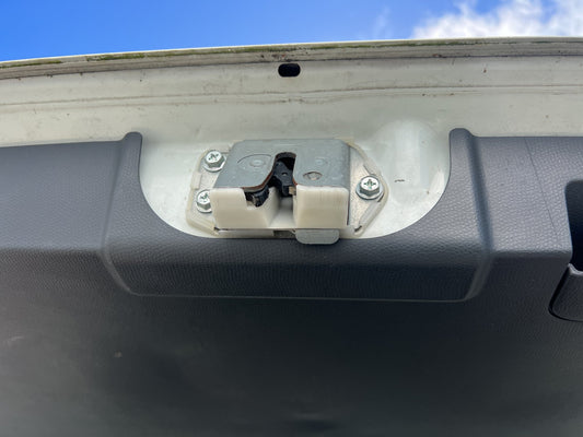 2006 Suzuki Swift ZC31S - Tailgate Latch PN: