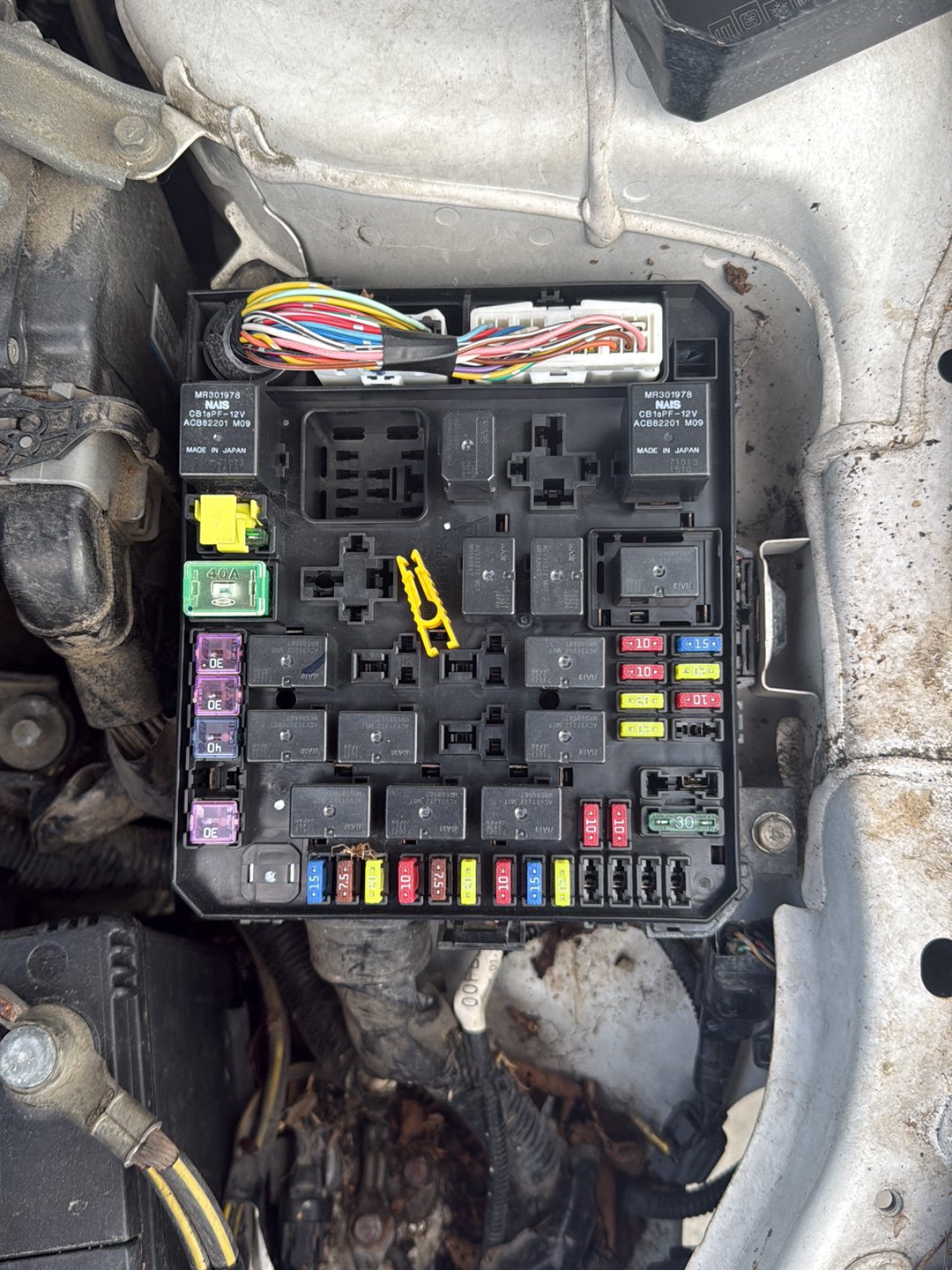 2004-2012 Mitsubishi Galant DJ CY4A - Fuse Box PN: