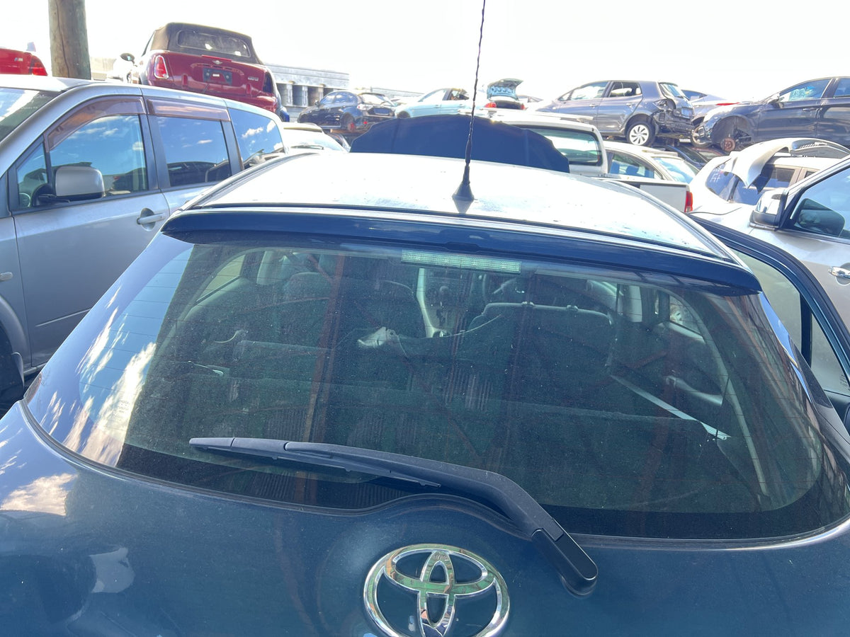 2009 Toyota Corolla JTNKU56E00109575 - Tailgate Glass PN: M2H3