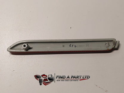 2004 Toyota Ipsum - Right Rear Bumper Reflector PN: 53-17601