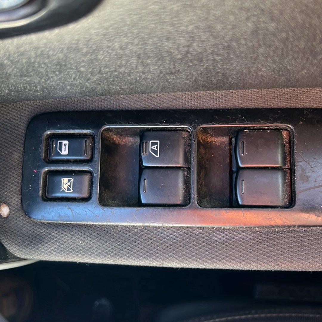2006-2010 Nissan Dualis J10 J10 - Master Power Window Switch PN: