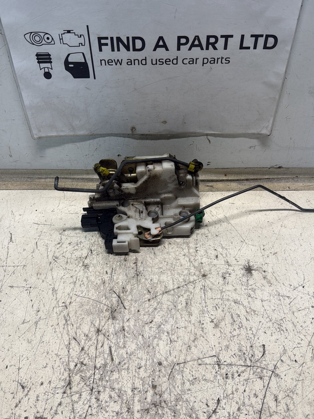 1995-2002 Nissan Primera P11 - Left Front Lock Mechanism PN: