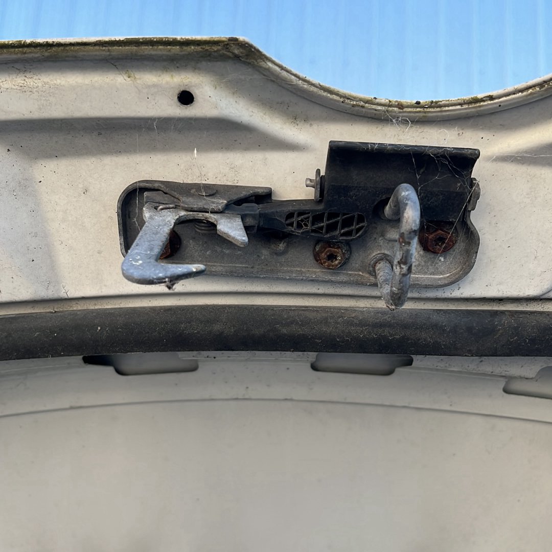 2004-2016 Volkswagen Golf- Bonnet Lock/Support PN: