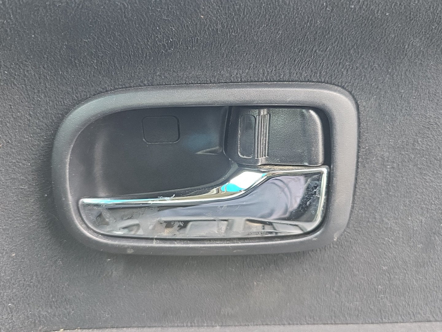 2007 Mitsubishi Delica CV5W - Right Front Door Interior Handle PN: