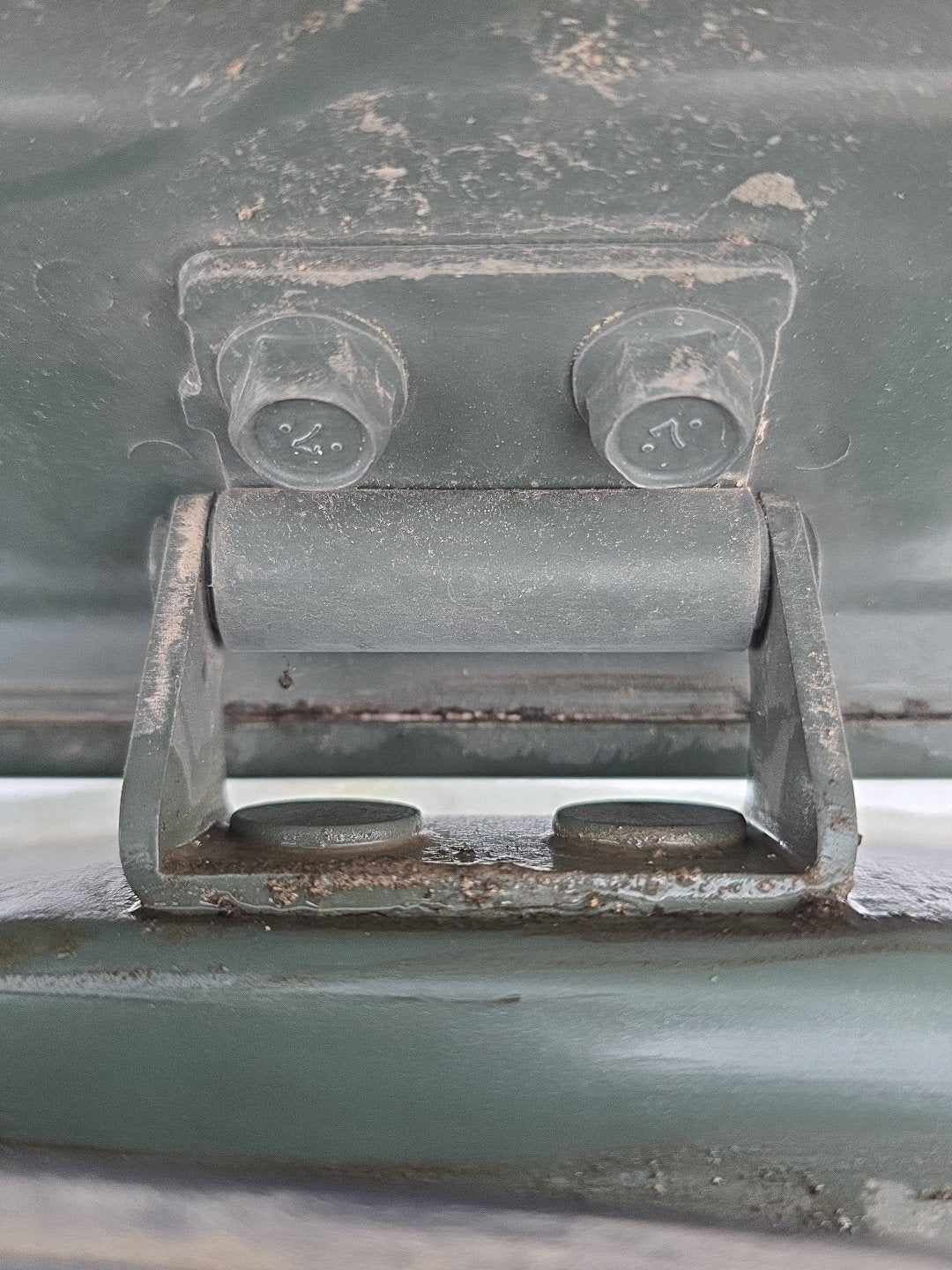 2007 Mitsubishi Delica CV5W - Tailgate Hinge Pair PN: