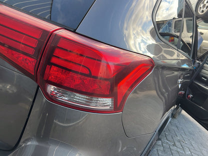 2016 Mitsubishi Outlander - Right Taillight PN: W2869