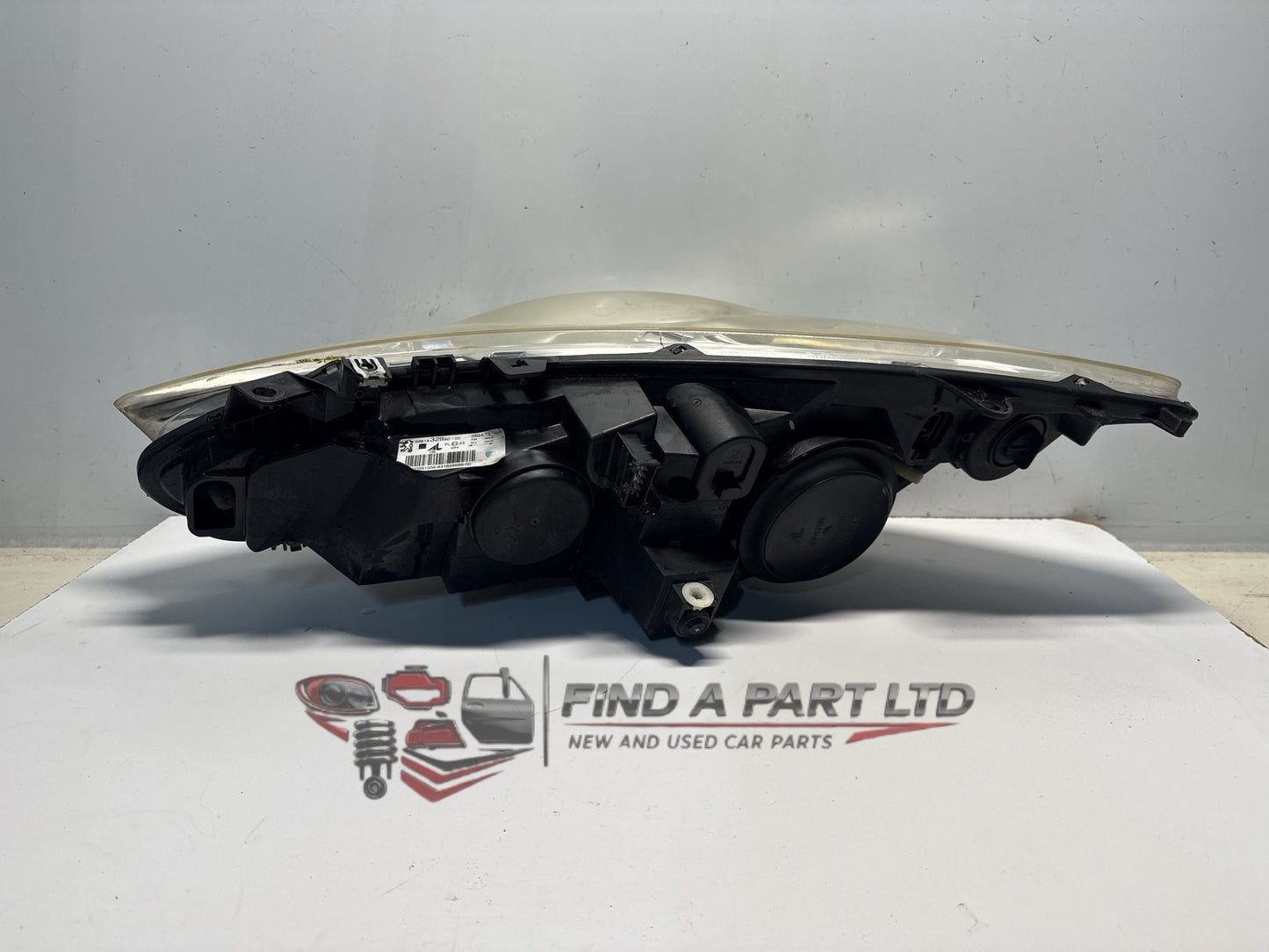 2001-2008 Peugeot 307 - Right Headlight PN: