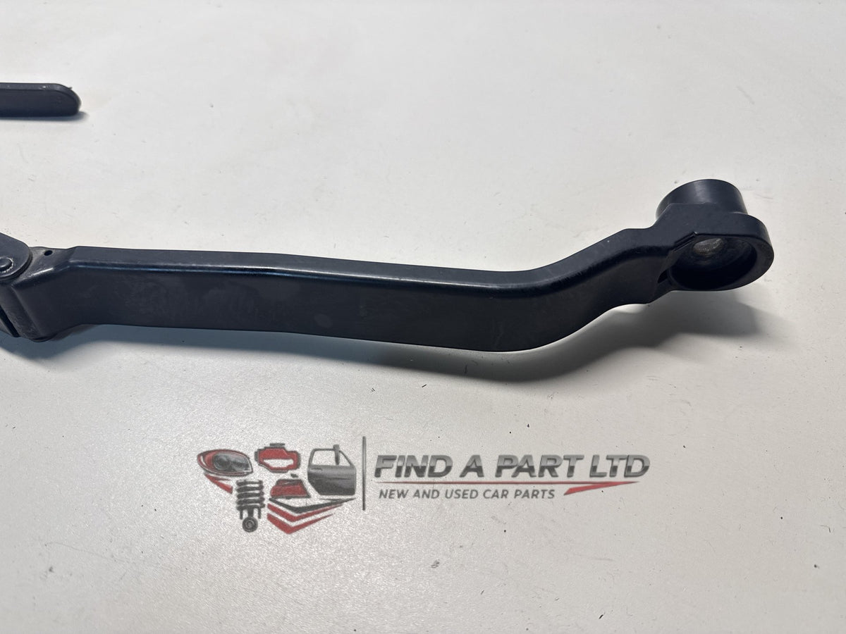 2008 Subaru Impreza GH - Right Front Wiper Arm PN: