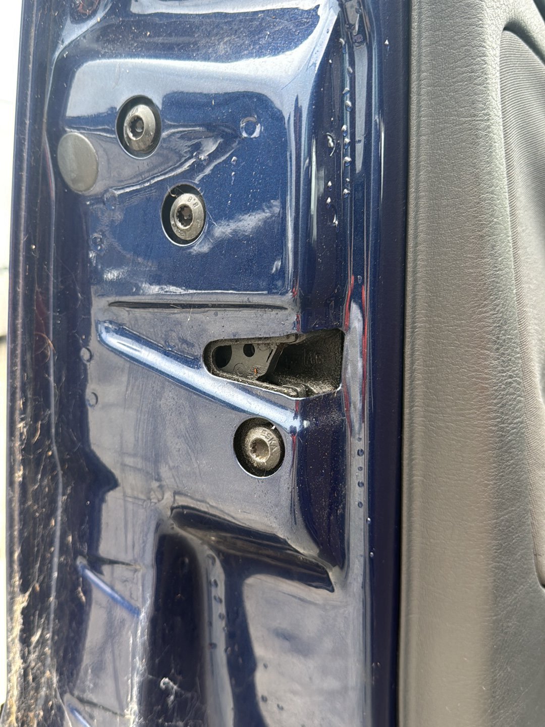 1998-2005 Volkswagen Passat- Left Front Lock Mechanism PN: